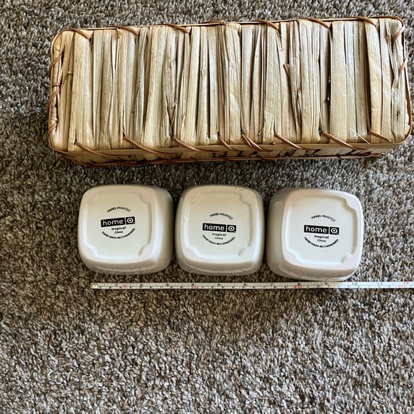 HOME Target White Ceramic dipping dishes With Basket and handles - Picture 7 of 7